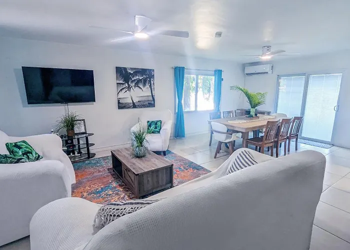 Mobay Palmas Villa *